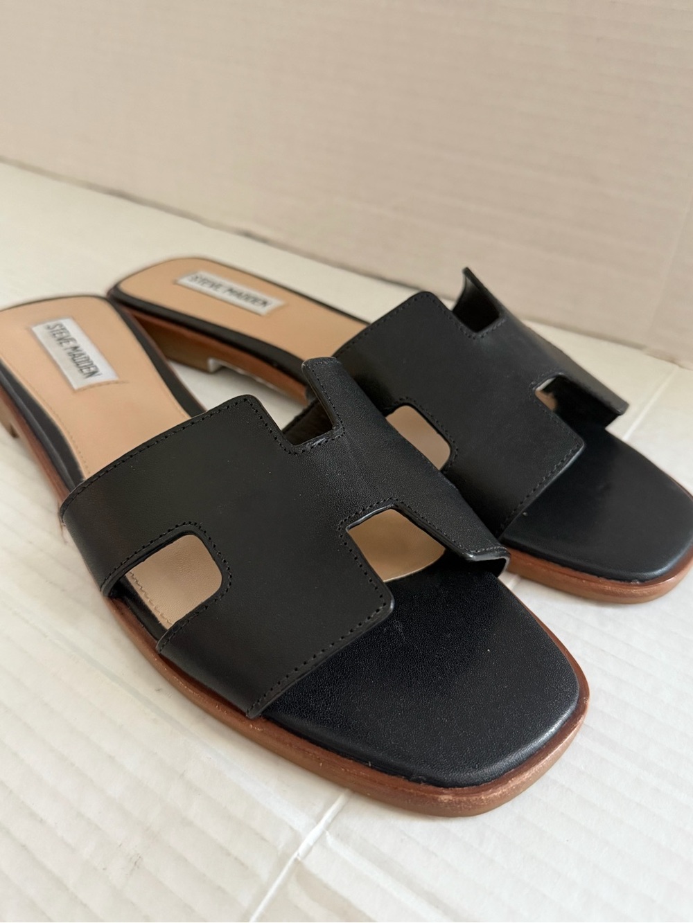 Steve Madden Haydn Black Leather Sandal size 9.5 NEW
